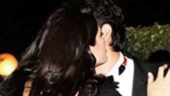 Kiss between Nargis Fakhri and Ness Wadia-How True!