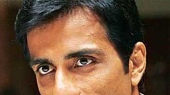 'Maximum' Character of Sonu Sood Is Based On the Real Life Cop Pradeep Sharma of Mumbai