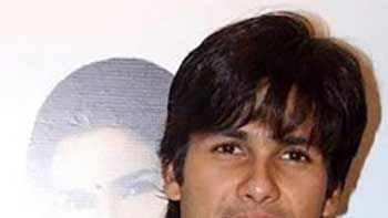 Shahid Visits Shooting Location Of Superhit 'Sholay'.