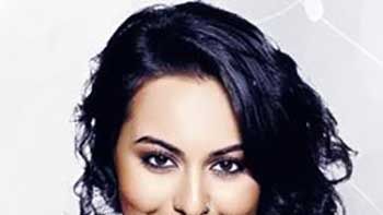 Sonakshi dances while Sajid Plays the DJ