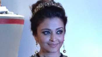 Aishwarya sizzles in Sabyasachi Black Saree at Cannes