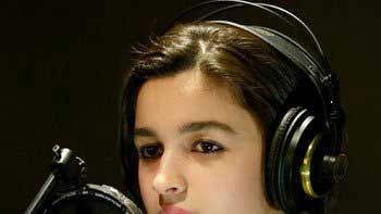 Alia Bhatt dons the hat of singer for \'Highway\'