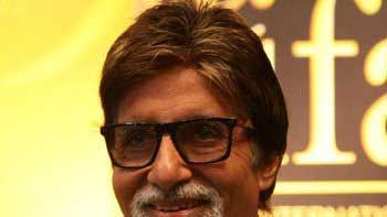 Amitabh Bachchan auctions his \'Harley Davidson\' jacket for Uttarakhand relief