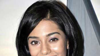 Amrita Rao to essay Journalist in \'Singh Saab The Great\'