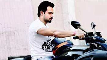 Emraan Hashmi rides his new sports bike!