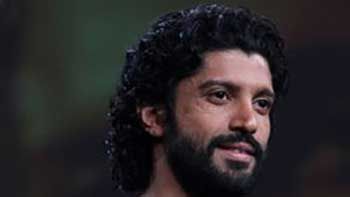 Farhan Akhtar receives praises from Milkha Singh's wife