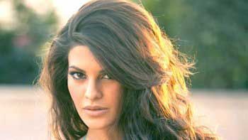 Jacqueline Fernandez to render film director in \'Roy\'
