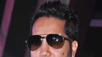 Mika Singh flaunts his 1 crore watch at award function