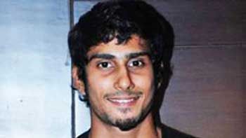 Prateik\'s co-star Amy renamed for \'Issaq\'