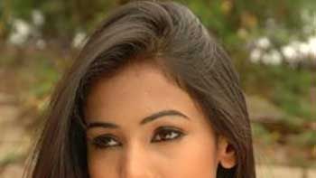 Sonal Chauhan learns French