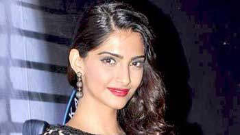 Sonam Kapoor launches Samsung curved TVs new range