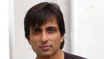 Sonu Sood to star in \'Happy New Year\'