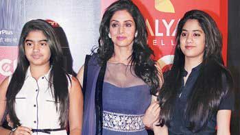 Sridevi\'s Diwali celebration with daughters Jahnvi and Khushi