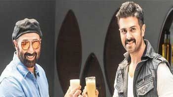 Sunny Deol\'s \'lassi\' muscles and Harman Baweja\'s \'protein\' physique set for a tussle!