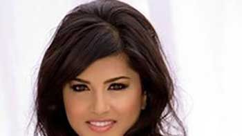 Sunny Leone spreading \'Laila\' fever in the town