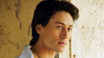 Tiger Shroff to perform live stunts in Mumbai today