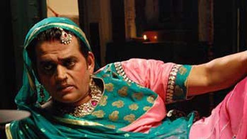 Ravi Kishan\'s \'women act\' in \'Bullett Raja\'