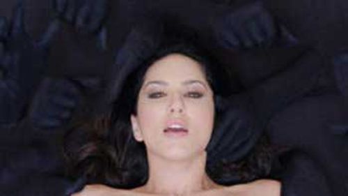 Sunny Leone to perform LIVE cage dance!