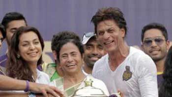 Bengal felicitates KKR, Shah Rukh Khan and Juhi Chawla at Eden Gardens