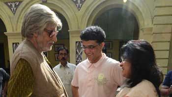 Cricketer Sourav Ganguly visits Amitabh Bachchan on the sets of \'Piku\'