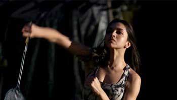 Deepika Padukone gets spotted playing badminton on the sets of 'Piku'