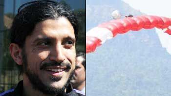 Farhan Misses Sky-Diving!