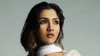 Govinda's daughter Narmada to debut in Bollywood