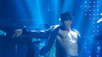Hrithik Roshan tributes Michael Jackson with \'Bang Bang\' title track