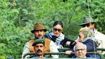 It\'s a Safari time for Saif Ali Khan and Kareena Kapoor!