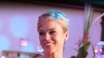 Katrina Kaif\'s sister Isabelle Kaif grooves on song \'Dal Makhani\' in \'Dr. Cabbie\'