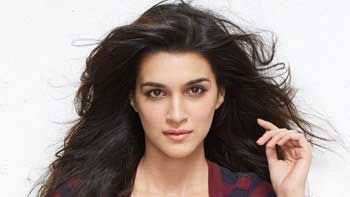 Kriti's Close Pals Excited To Meet SRK