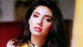 Pakistani actress Mahira Khan to mark her Bollywood debut with 'Raees'