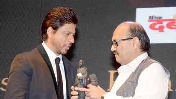 Shah Rukh Khan Honoured with Dadasaheb Phalke Film Foundation Award