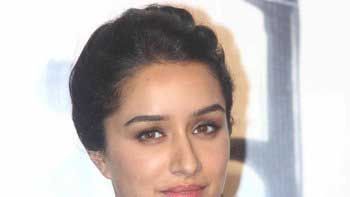 Shraddha Kapoor stages dance performance with an injured leg