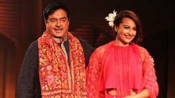 Sonakshi Teaches Daddy Shatrughan Sinha To Walk!