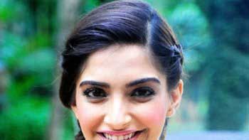 Sonam Kapoor\'s wardrobe on SALE!