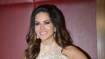 Sunny Leone Was Part Of A Comedy Group In The US!!