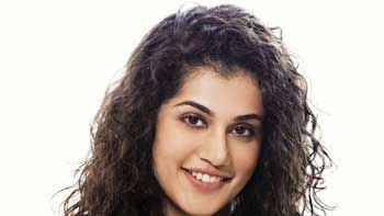 Taapsee Pannu Takes Urdu Lessons!