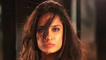 'The Shaukeens' Lisa Haydon grooves in Manali Trance