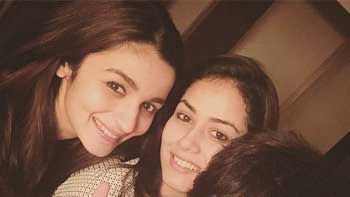 1 Day To Go For 'Shaandaar': Shahid, Mira, & Alia Pose For A Selfie!