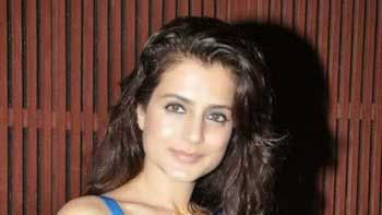 Amisha Patel all set for grand track for 'Desi Magic'