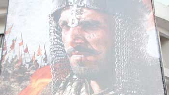 'Bajirao Mastani' unleashes 60-ft poster