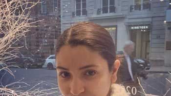 Check out no make-up selfie of Anushka Sharma