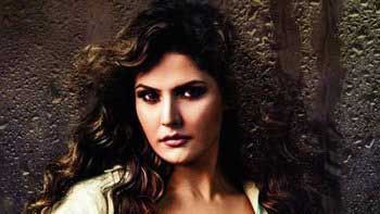 Check out 'Tumhe apna banana ki...' song featuring Zarine Khan in 'Hate Story 3'