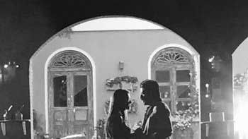 Checkout this exclusive picture of SRK & Kajol from the 'Dilwale' Sets