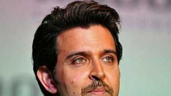 Hrithik injured while performing a stunt on 'Mohenjo Daro' sets