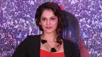 Isha Koppikar to star in 'Assee Nabbe Poore Sau'