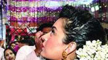 Kangana Ranaut visits Lalbaugcha Raja