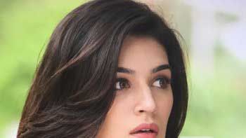 Kriti Sanon annoyed at a passenger for watching pirated version of 'Dilwale'