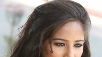 Poonam Pandey to unveil a sizzling video on Twitter this Christmas